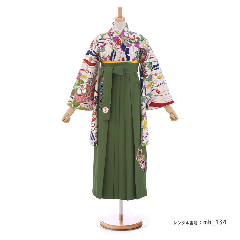 袴を着たモデル画像